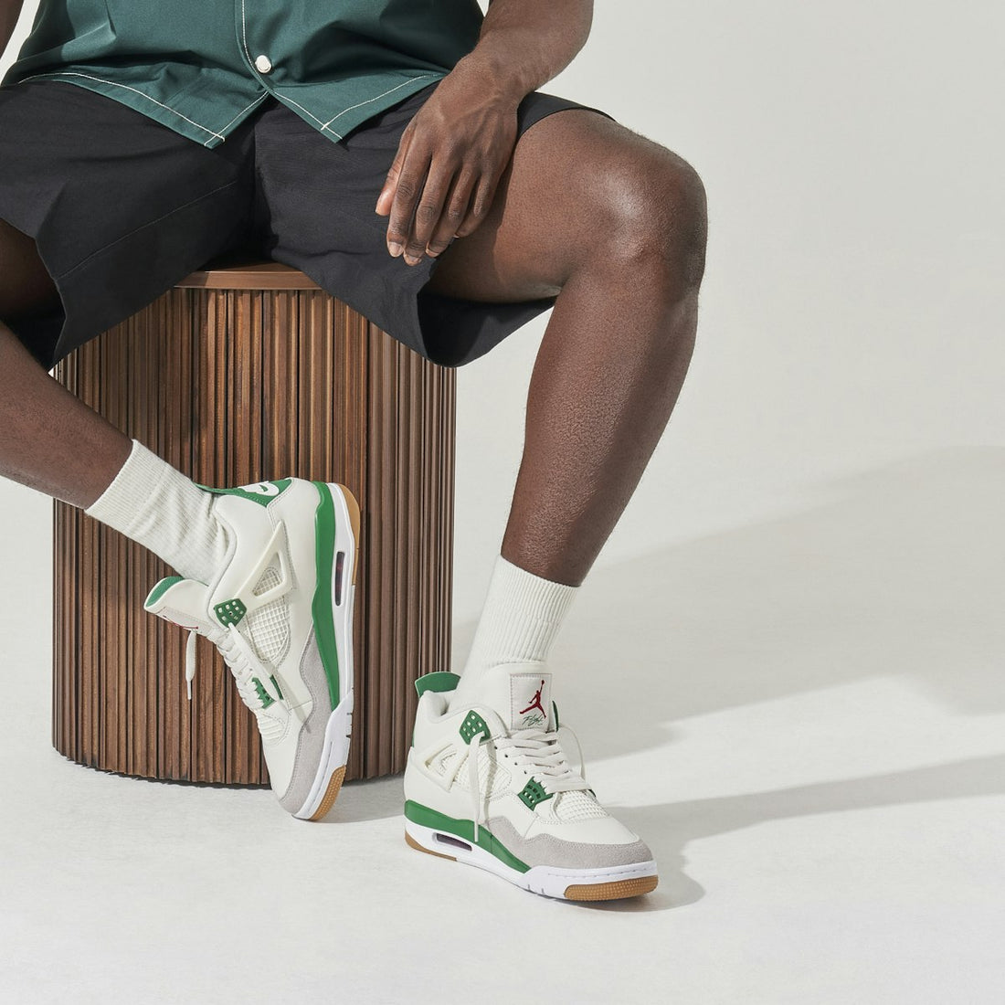 SB x AJ4 “Pine Green” – Premium Street Edition